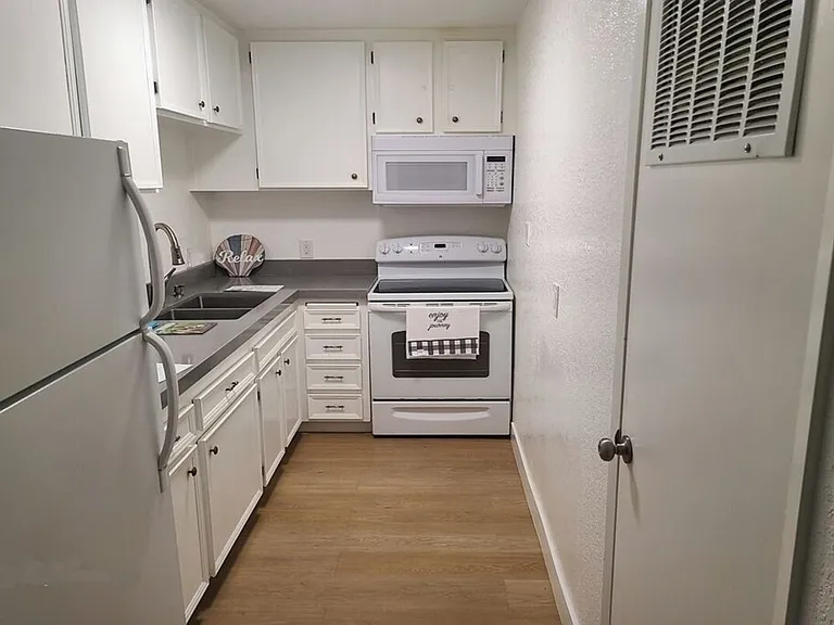 2857 N Los Felices Rd #107 — Photo 9