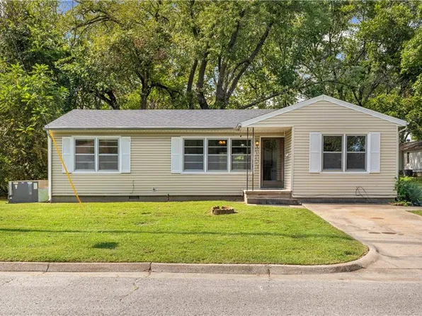635 N Perkins St, Nevada, MO 64772