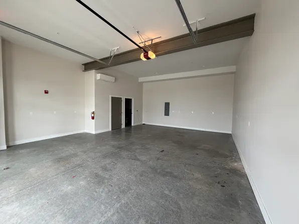 3600 Thomas Ct, Lawrence, KS 66046