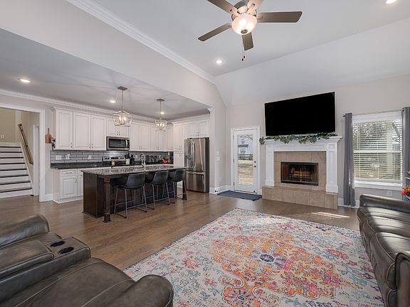 2nd image of 1835 Belotes Ferry Rd