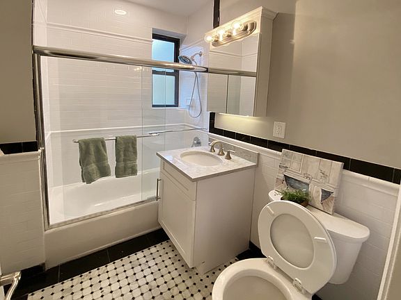 4th image of 18-05 Ditmars Blvd #4C