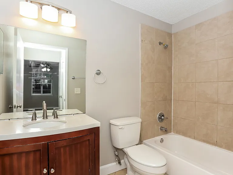 1608 Twin Oak Dr W — Photo 12