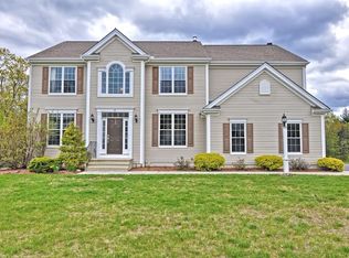 27 Howarth Dr, Upton, MA 01568