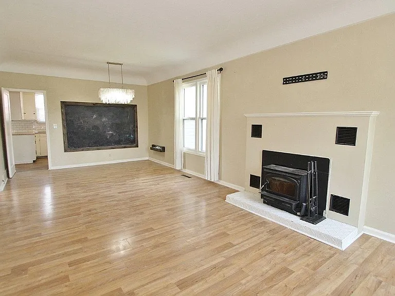 1502 Ellis Ave — Photo 2