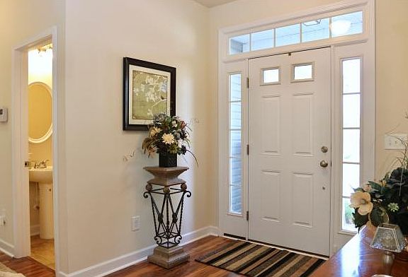 4th image of 3181 Diana Cir
