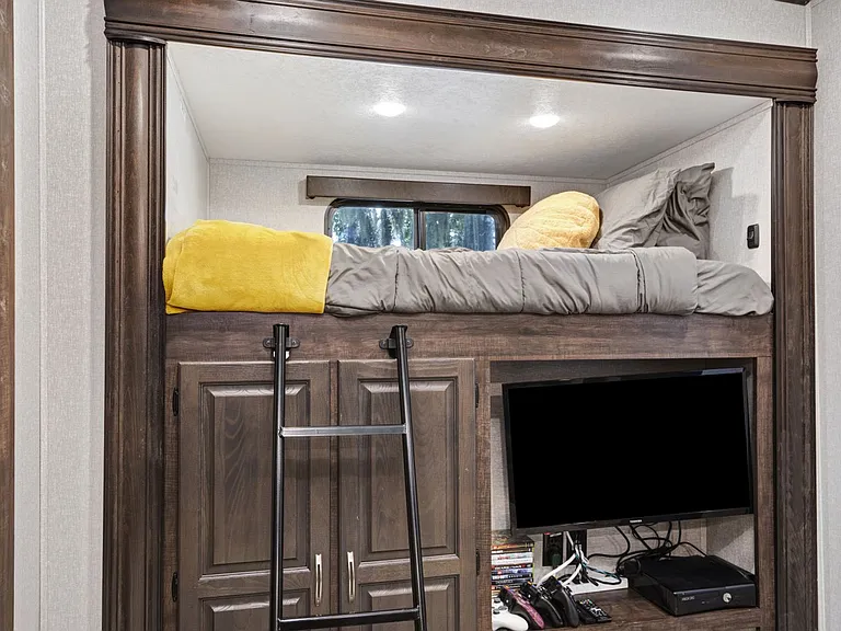 305 Linden Dr — Photo 9