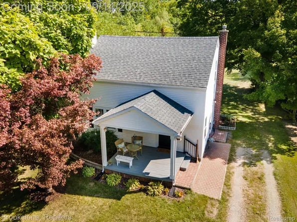 561 Pontiac St, Oxford, MI 48371