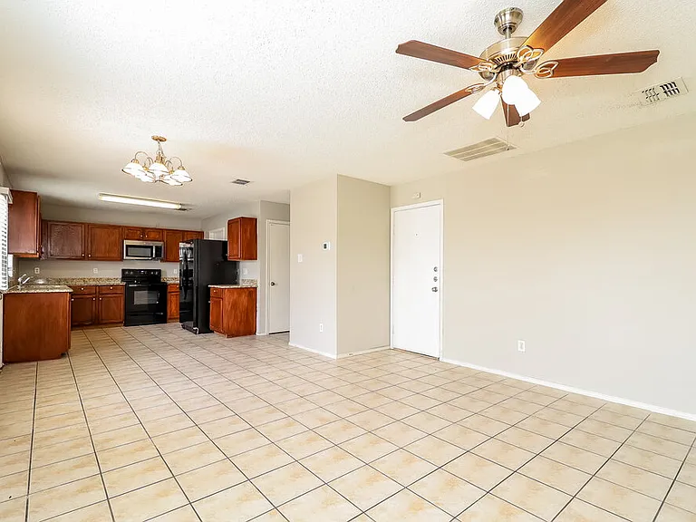 8737 Hunters Point Way — Photo 9