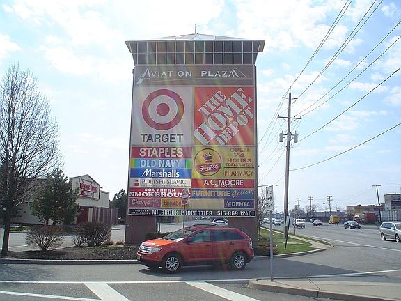 Close to Shopping, Dining & Entertainment