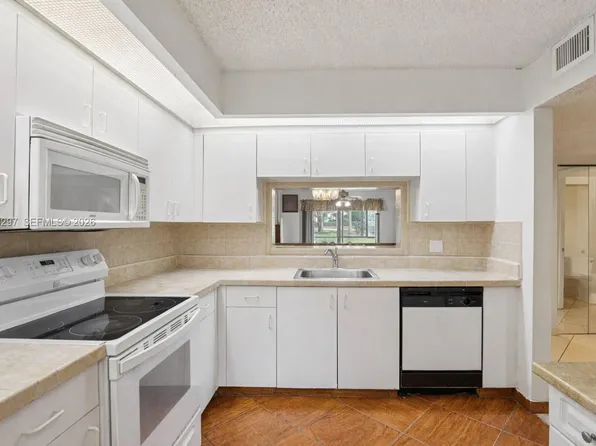 901 SW 138th Ave APT 108C, Pembroke Pines, FL 33027