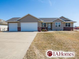 200 Driftwood Cir, Palo, IA 52324