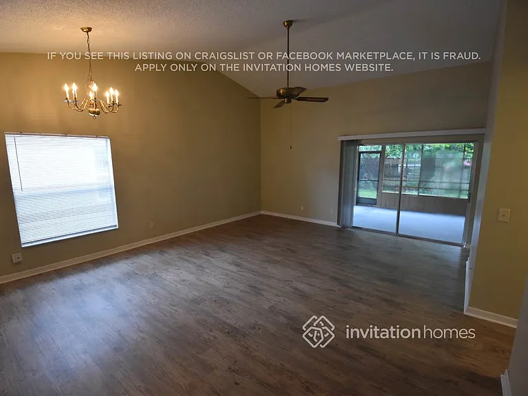 1070 Gwyn Cir — Photo 2