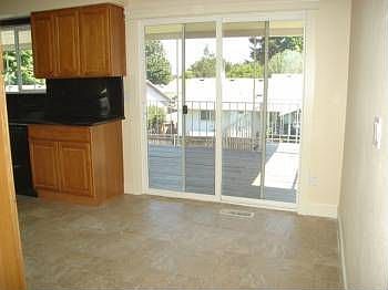 Eating space in kitchen