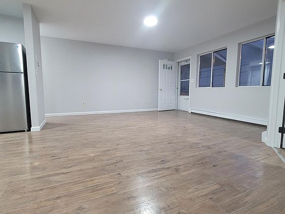 4th image of 109 Vineyard Ave #F