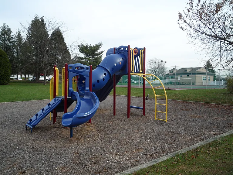 Treeview Apartments — Photo 15