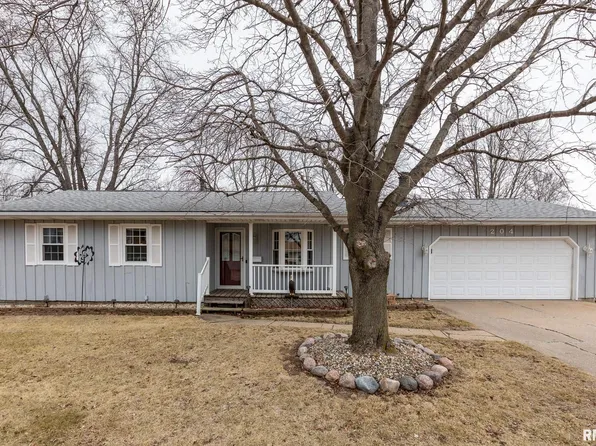 204 Cypress St, Pekin, IL 61554