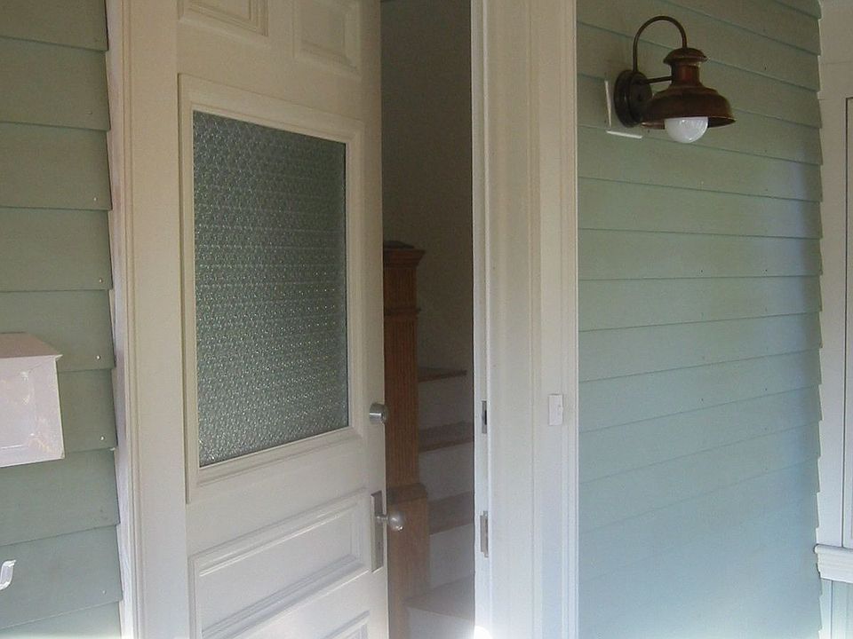 2nd image of 35 Lincoln St