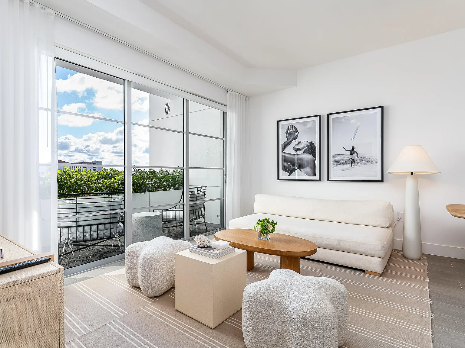 1 bed, 1.0 bath, 747 sqft, $6,995 — Photo 2