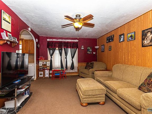 4th image of 207 E Superior St