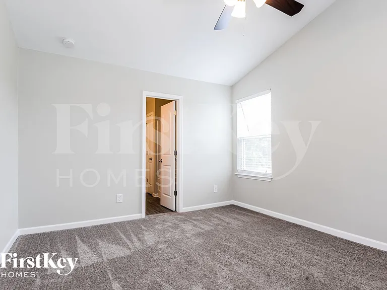 910 Park Rd — Photo 10