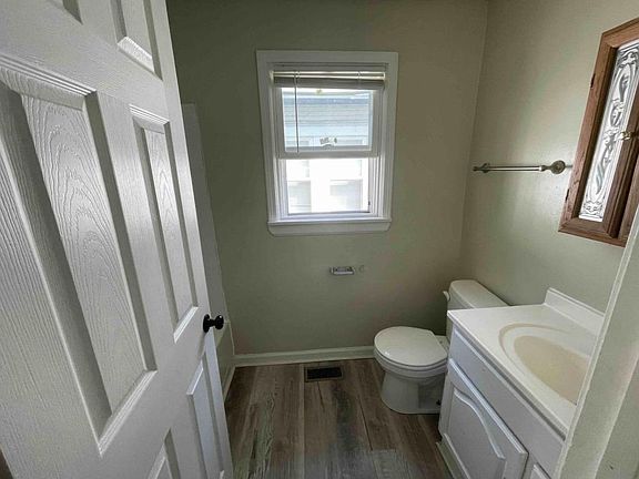 5th image of 909 N Brady St
