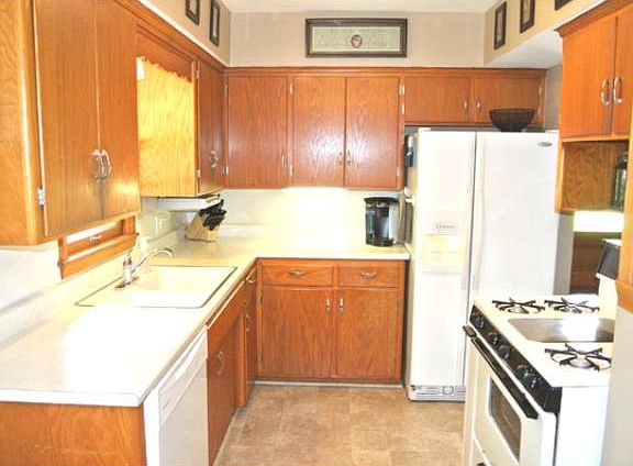 3rd image of 283 Butler Ave E