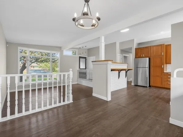 9043 52nd St NW, Edmonton, AB T6B 1G1