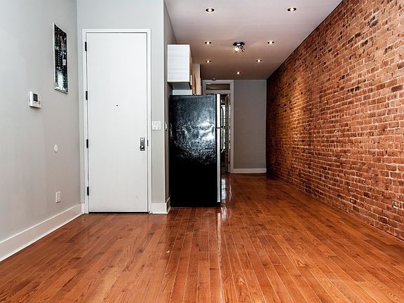 4th image of 632 Wilson Ave #2R