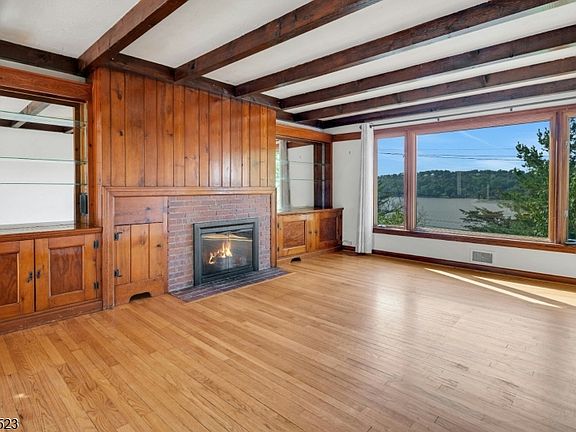 3rd image of 117 Springbrook Trl
