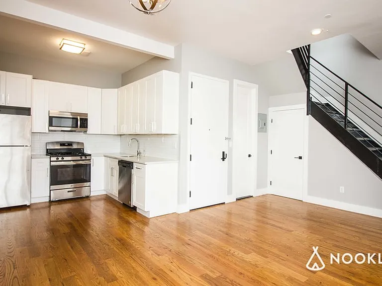 271 Martense St #4R — Photo 12