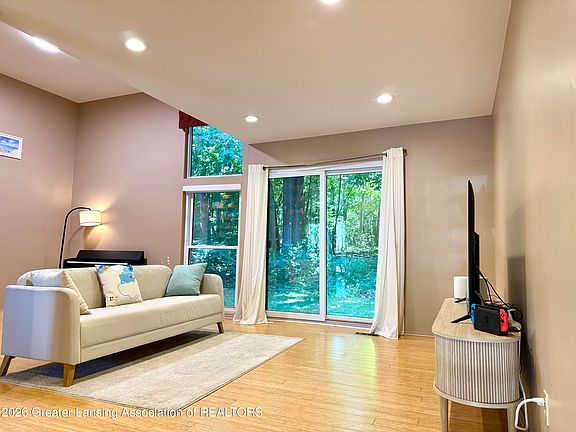 5th image of 3661 E Meadows Ct