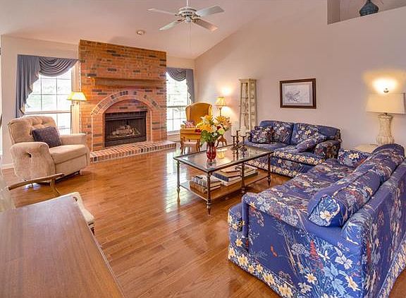 2nd image of 3021 Summerfield Manor Dr