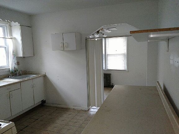 3rd image of 62 Norfolk Dr W