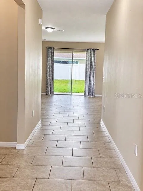 4 bed, 2.0 bath, 2038 sqft, $2,600 — Photo 3