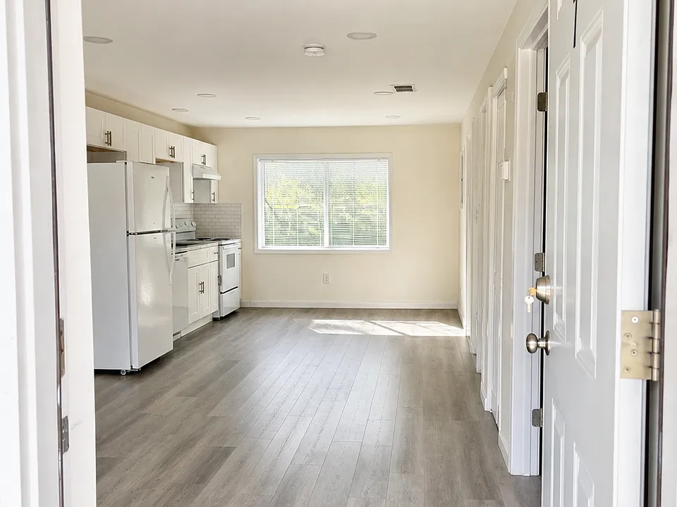 201 North Ave #7
