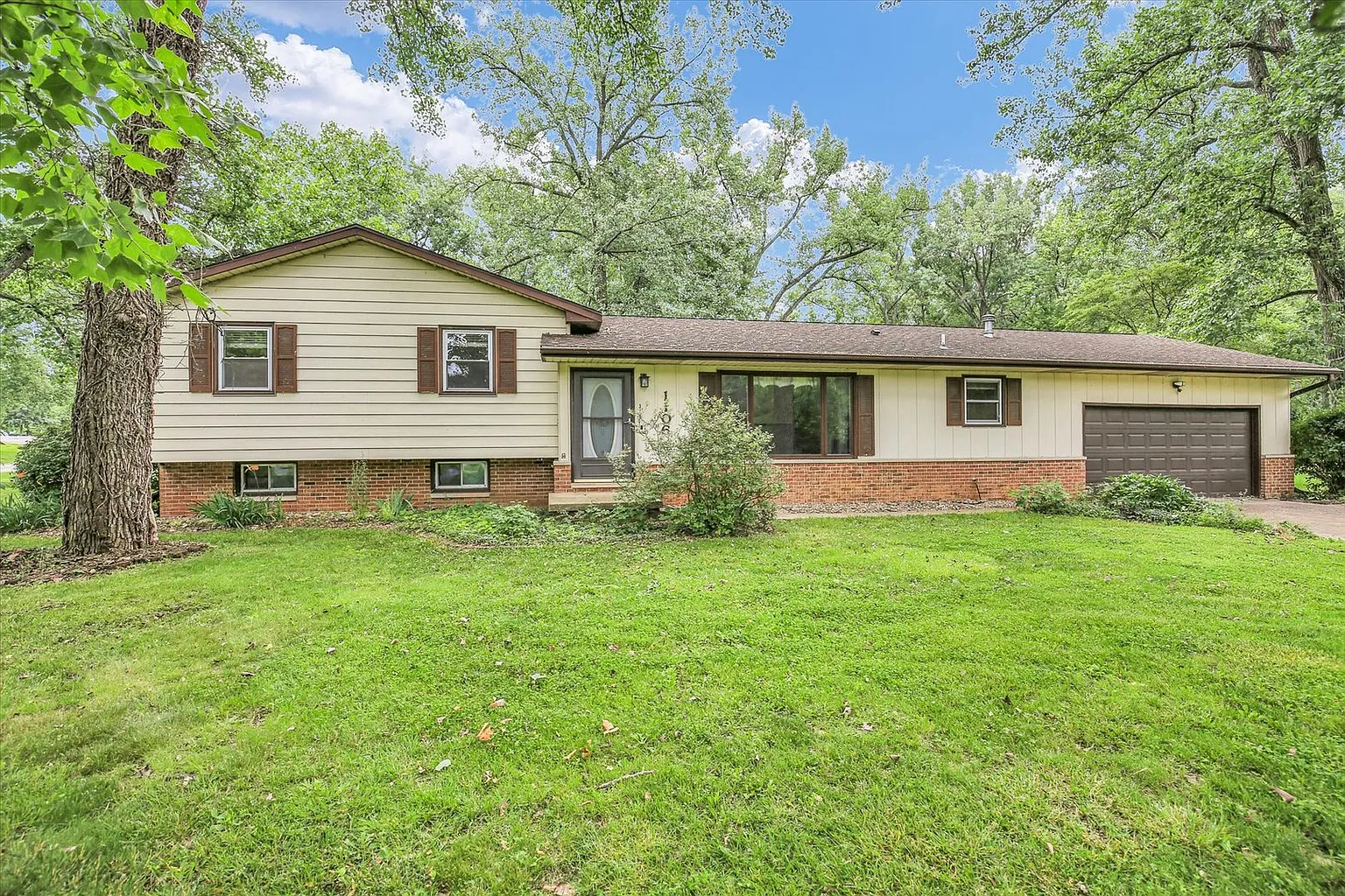1106 Riverside Ct photo 1