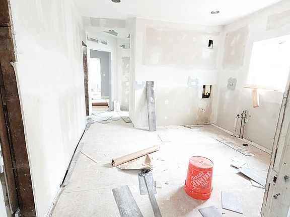 5th image of 7611 S Eberhart Ave