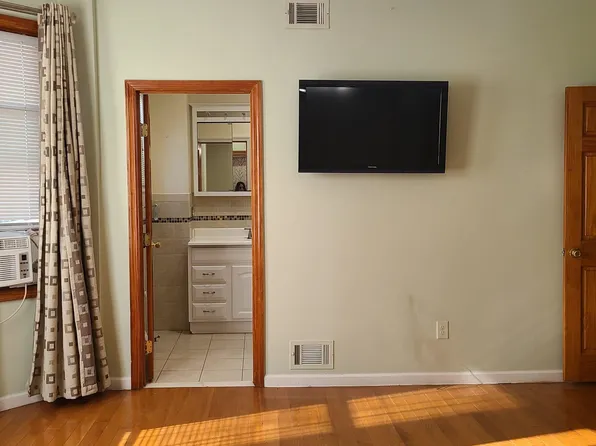 561 Avenue East image 25 of 36