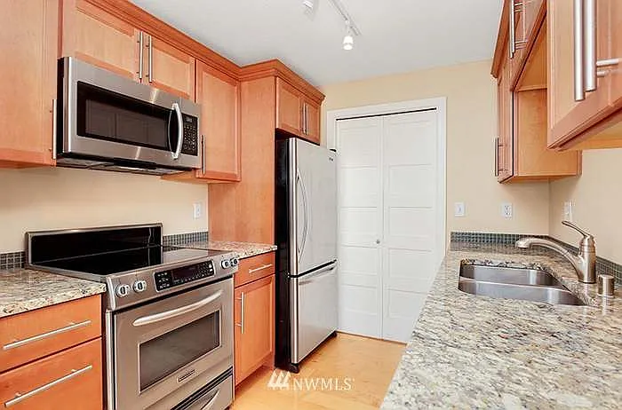 231 Belmont Ave E #401 — Photo 6