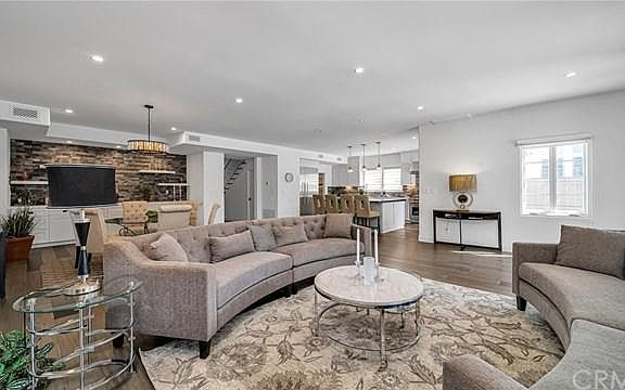 3rd image of 6116 Warner Dr