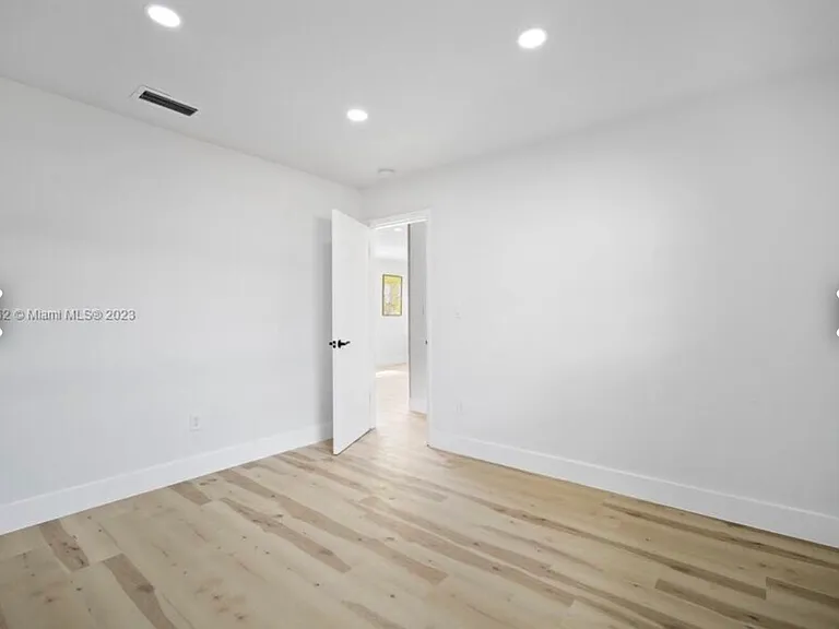 1521 NE 148th St #1 — Photo 6