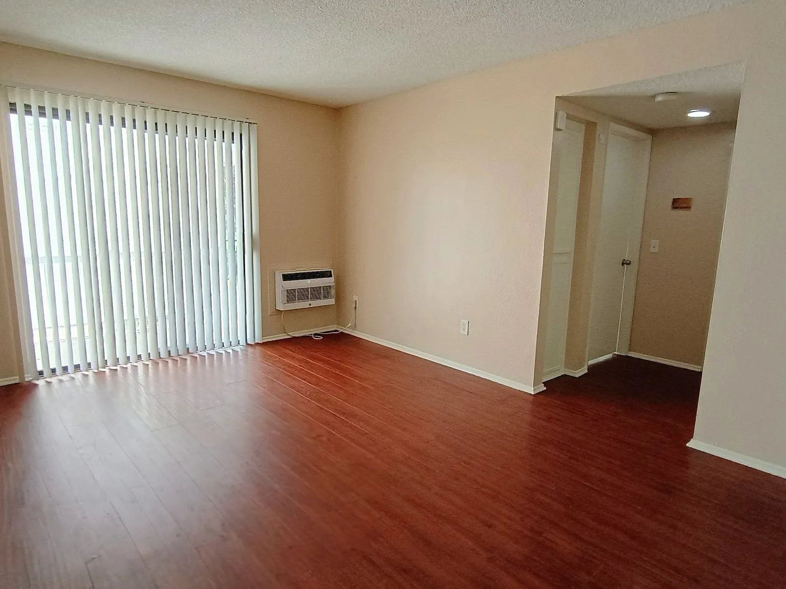 Ontario Apartments — Photo 3