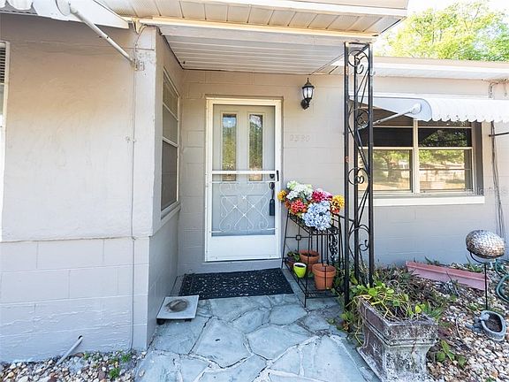 4th image of 2590 Grenada Ave