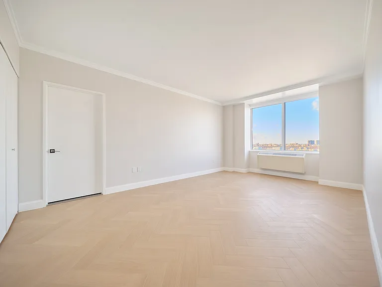 160 Riverside Blvd #20A — Photo 25