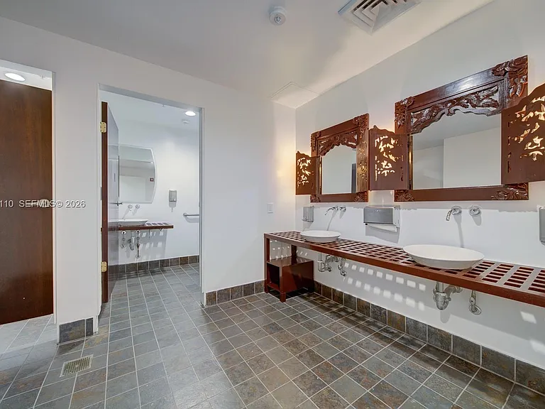 10 SW South River Dr #708 — Photo 25