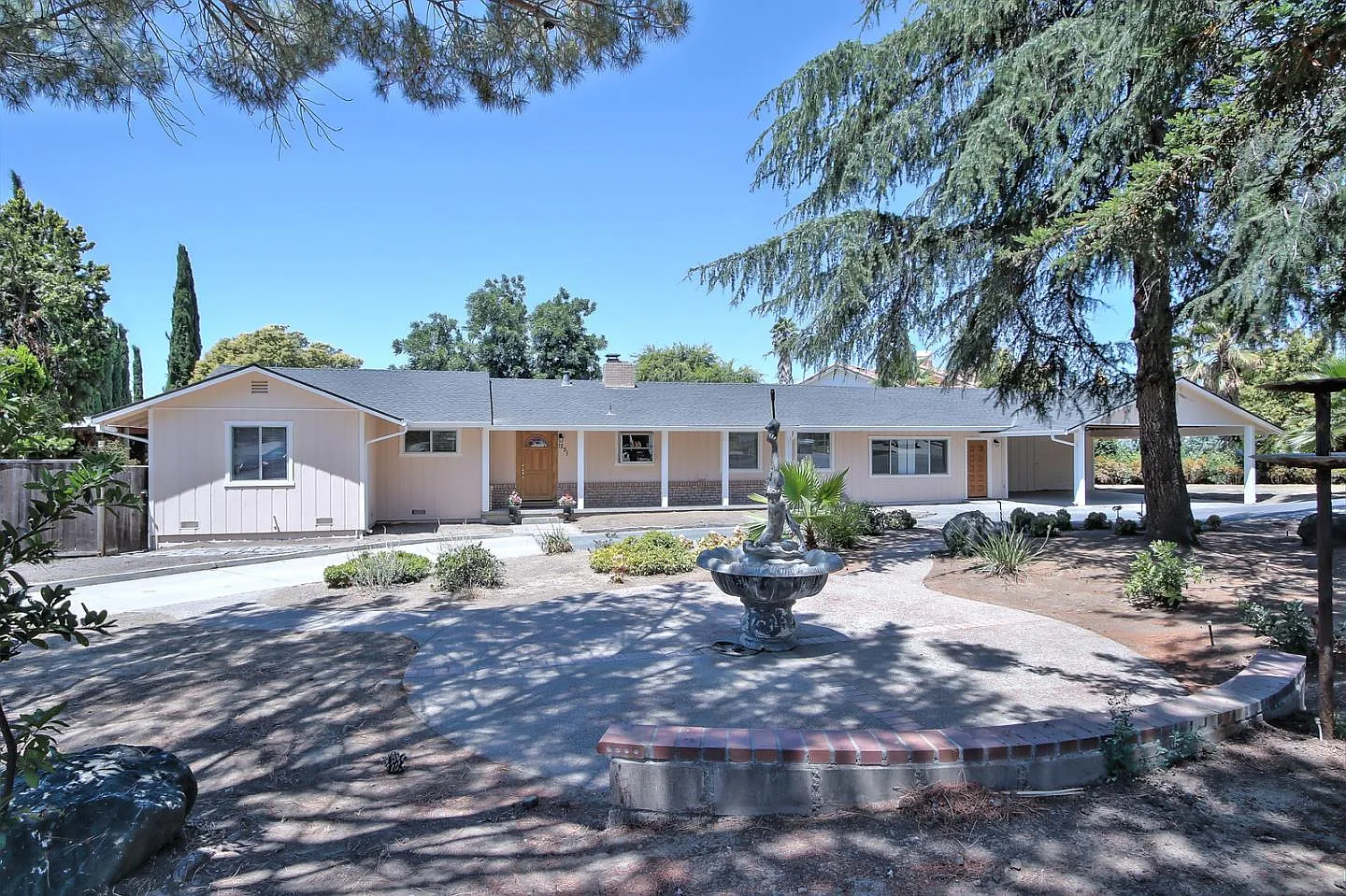 1251 Fleming Ave photo 1