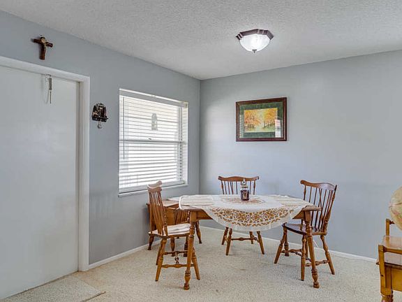 4th image of 10 Vista Palm Ln