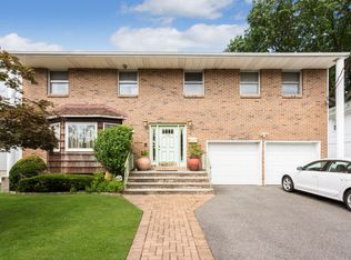 16 Longview Ave, Valley Stream, NY 11581