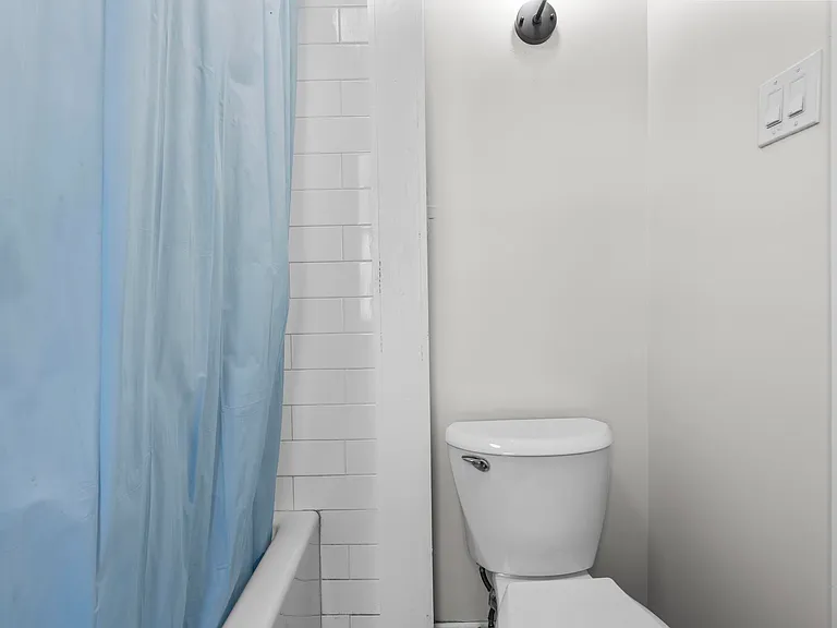 426 Poplar St #2 — Photo 7
