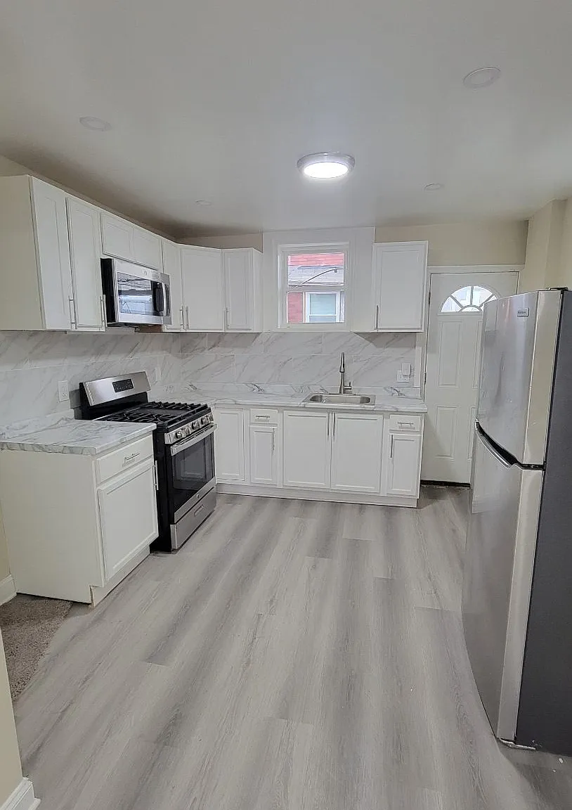 3 bed, 720 sqft, $1,350 — Photo 4